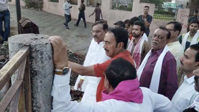 जल गंगा संवर्धन अभियान के तहत सांसद-विधायक ने किया तालाबों का निरीक्षण